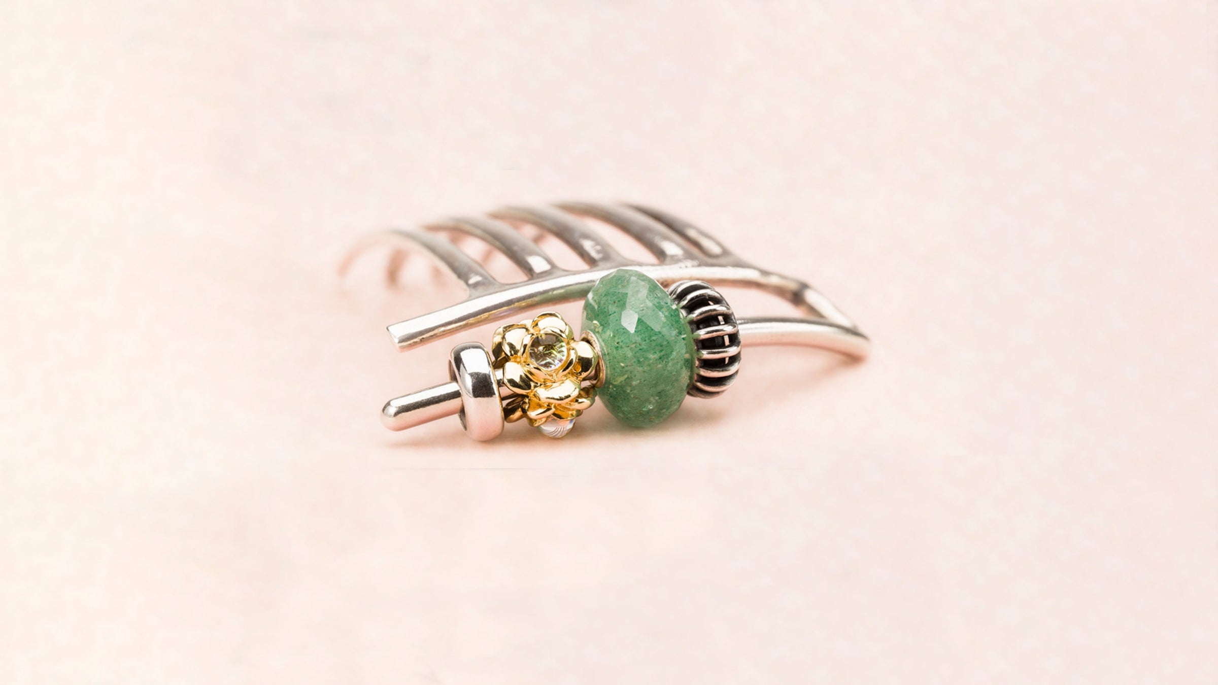 Trollbeads Hair Comb with a gold bead, a aventurine bead and 2 silver spacers